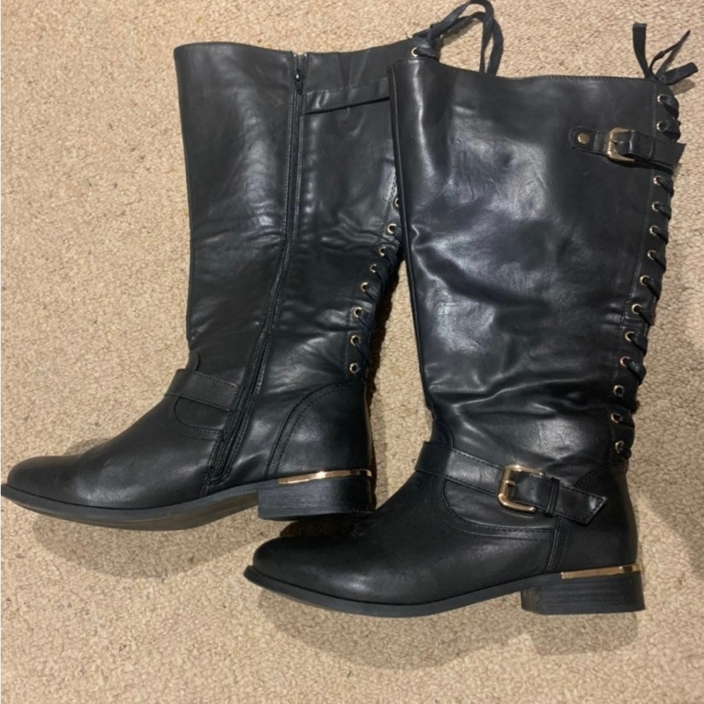 Avenue wide width lace up boots